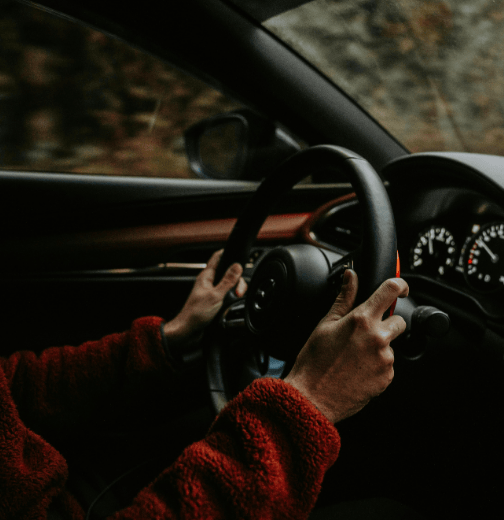 Красное освещение в салоне автомобиля снижает укачивание при ночных поездках